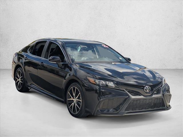 Used 2023 Toyota Camry SE image 3