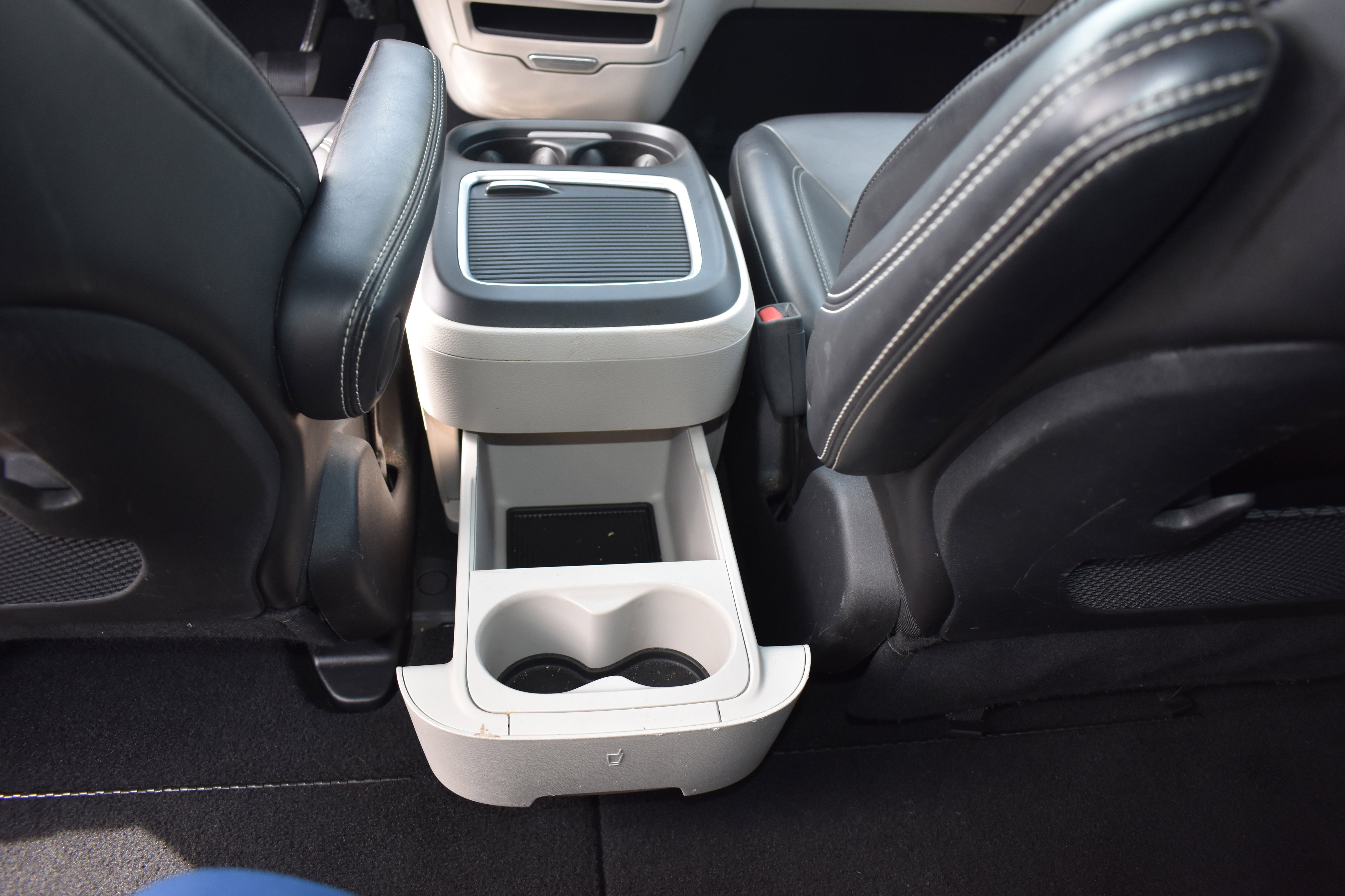 Used 2023 Chrysler Pacifica Touring-L image 32