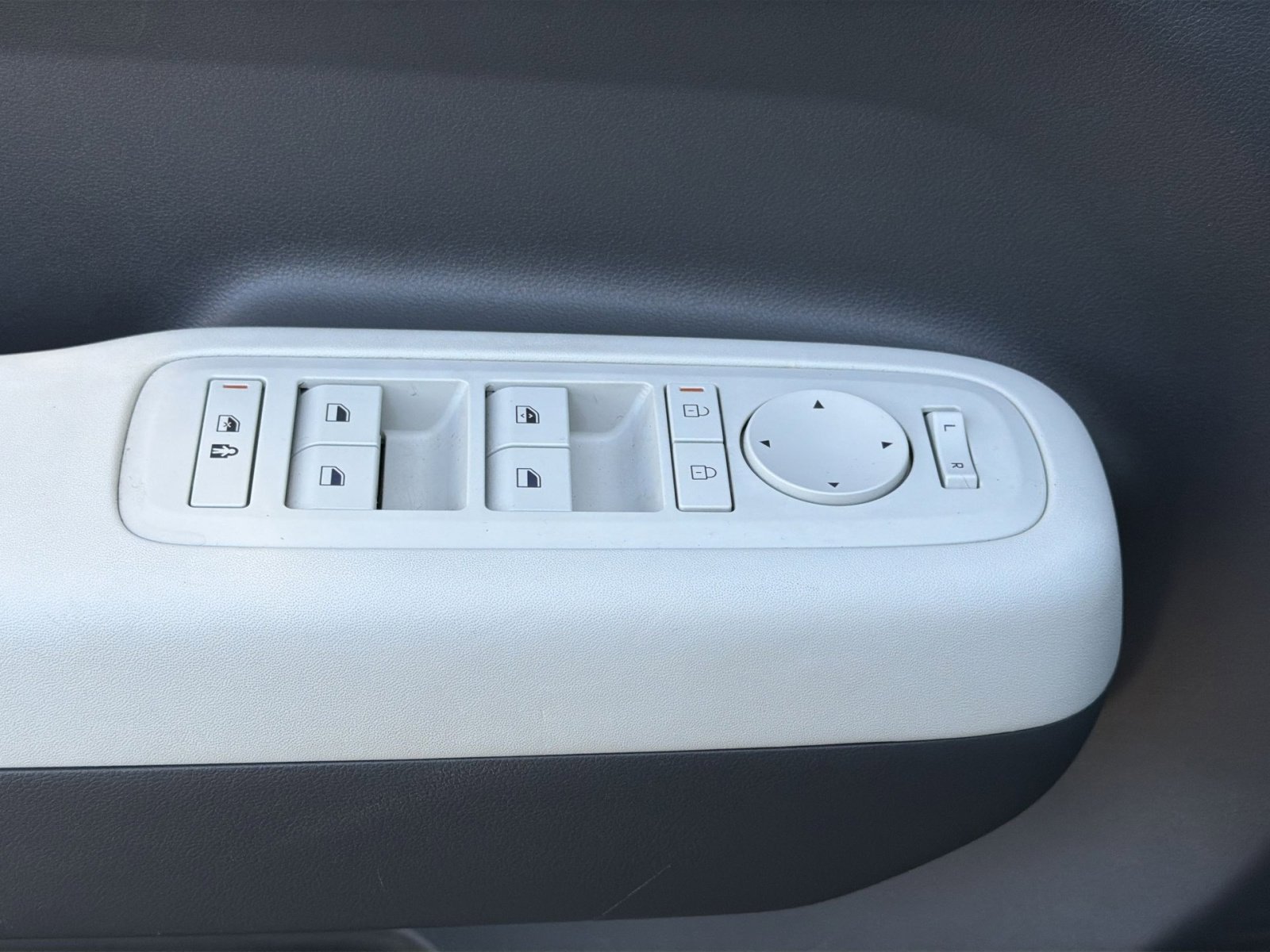 Used 2024 Hyundai Santa Fe SE image 15