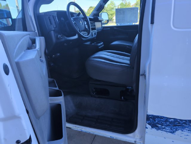 Used 2016 Chevrolet Express 2500 RWD image 10
