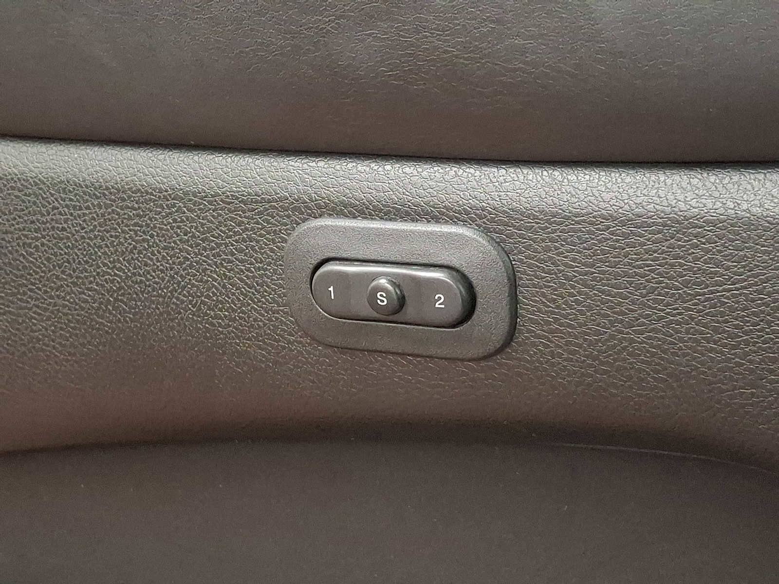 Used 2017 Jeep Grand Cherokee Overland image 25