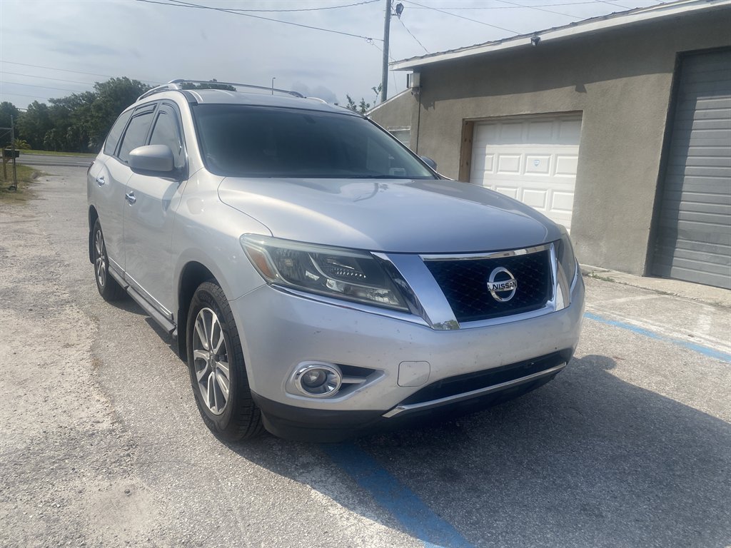 Used 2013 Nissan Pathfinder SL FWD image 1
