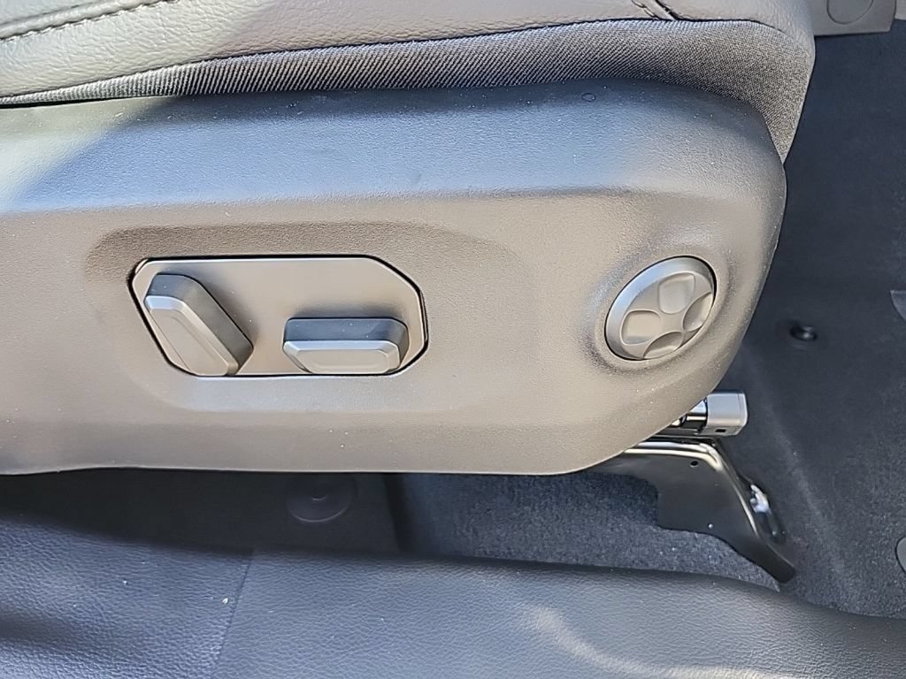 New 2026 Jeep Wrangler Unlimited Sahara AWD/4WD image 13