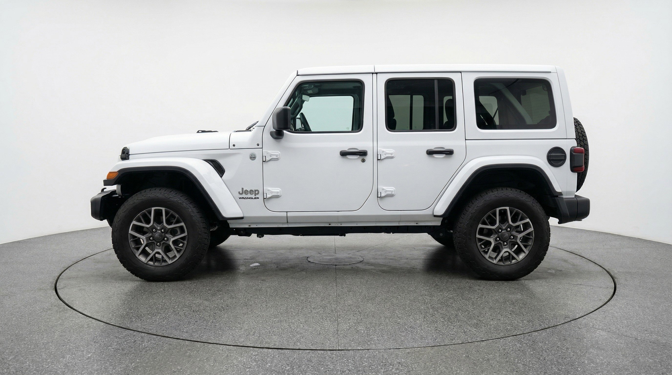 Used 2025 Jeep Wrangler Sahara image 5