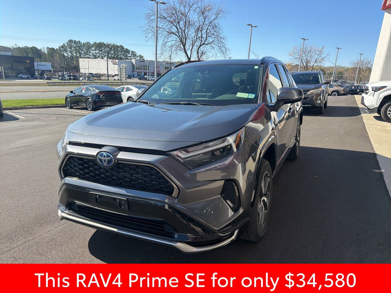 Used 2023 Toyota RAV4 SE w/ Weather & Moonroof Package image 13