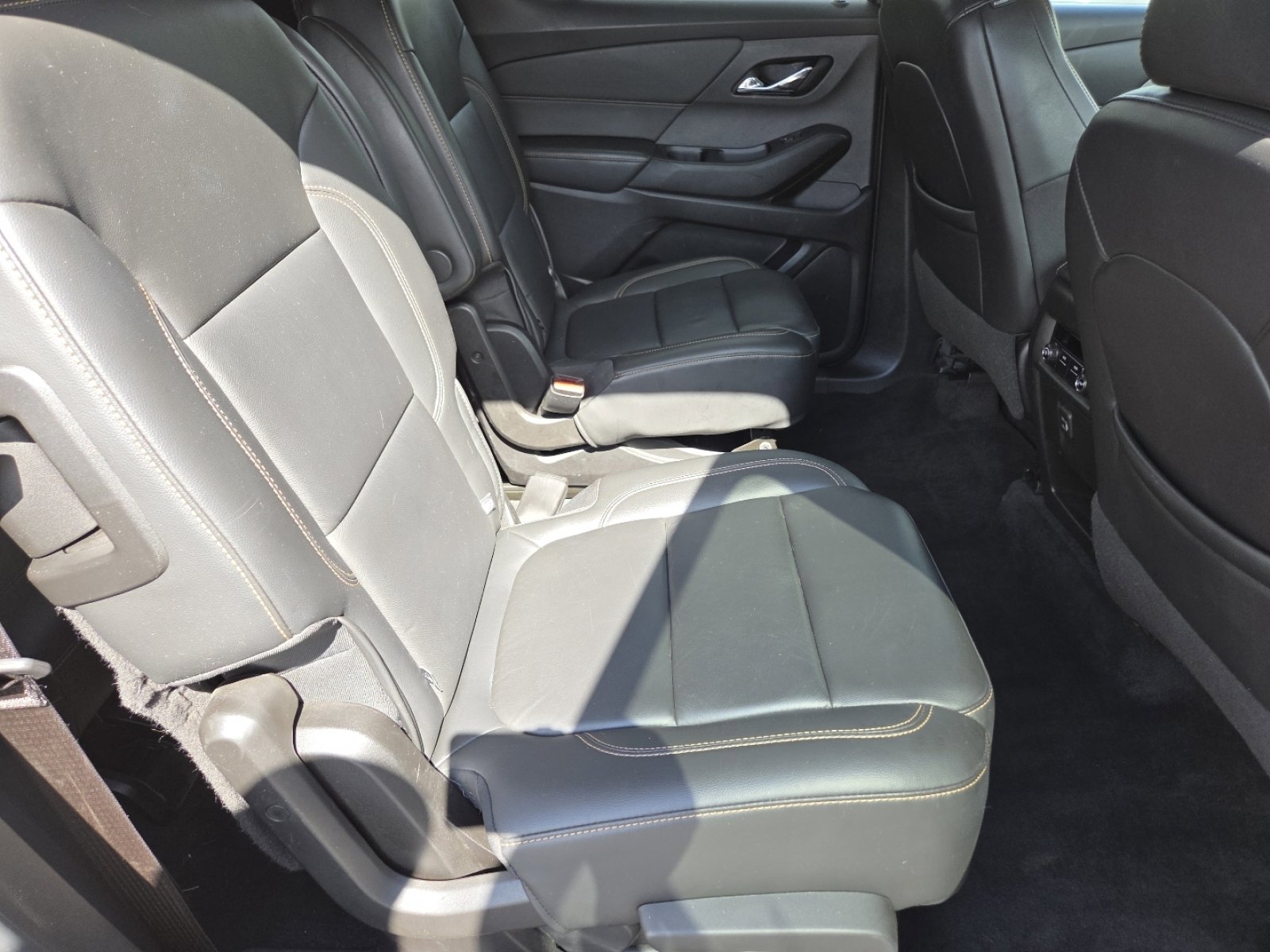 Used 2021 Chevrolet Traverse LT FWD image 23