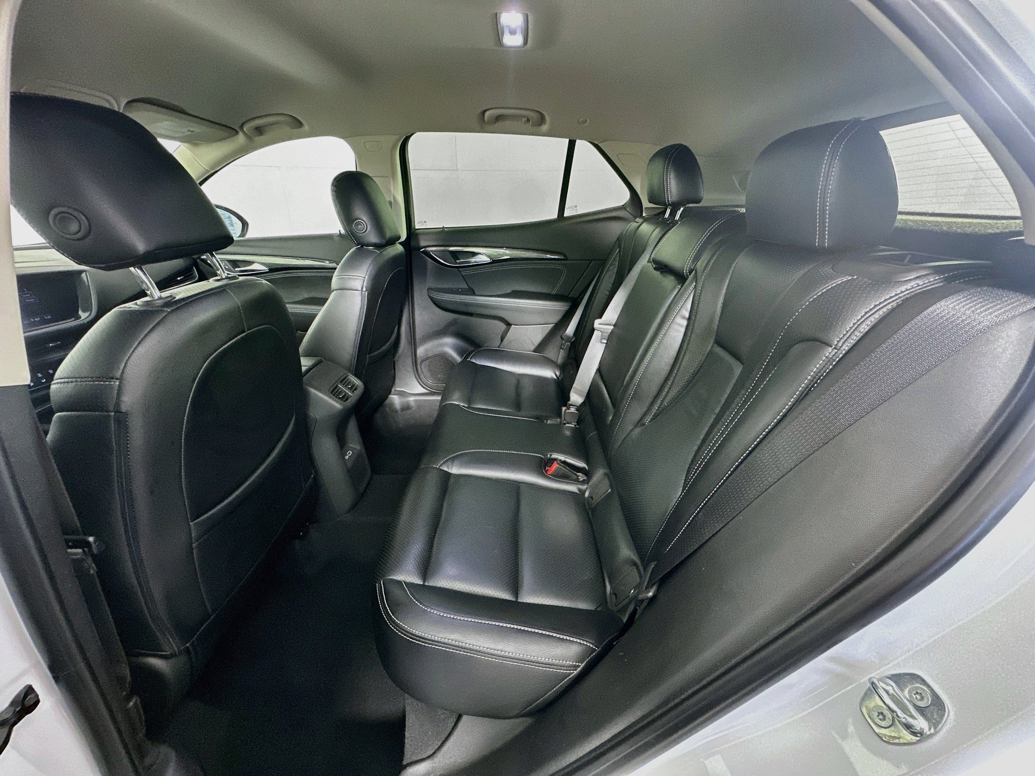 Used 2021 Buick Envision Preferred w/ Sport Touring Package FWD image 29