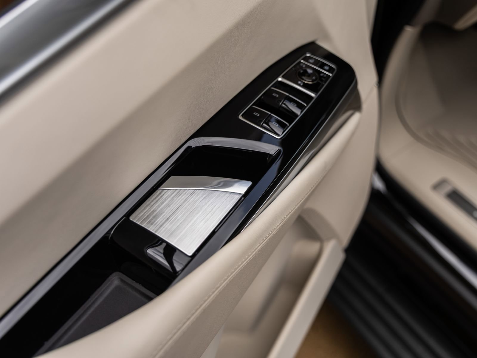 Used 2026 Cadillac Escalade Platinum Sport w/ LPO, Floor Liner Package AWD/4WD image 20