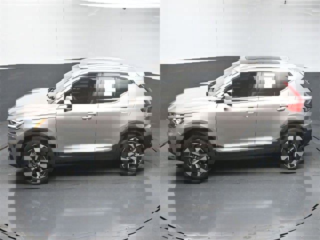 Certified 2024 Volvo XC40 B5 Plus w/ Protection Package Premier image 44