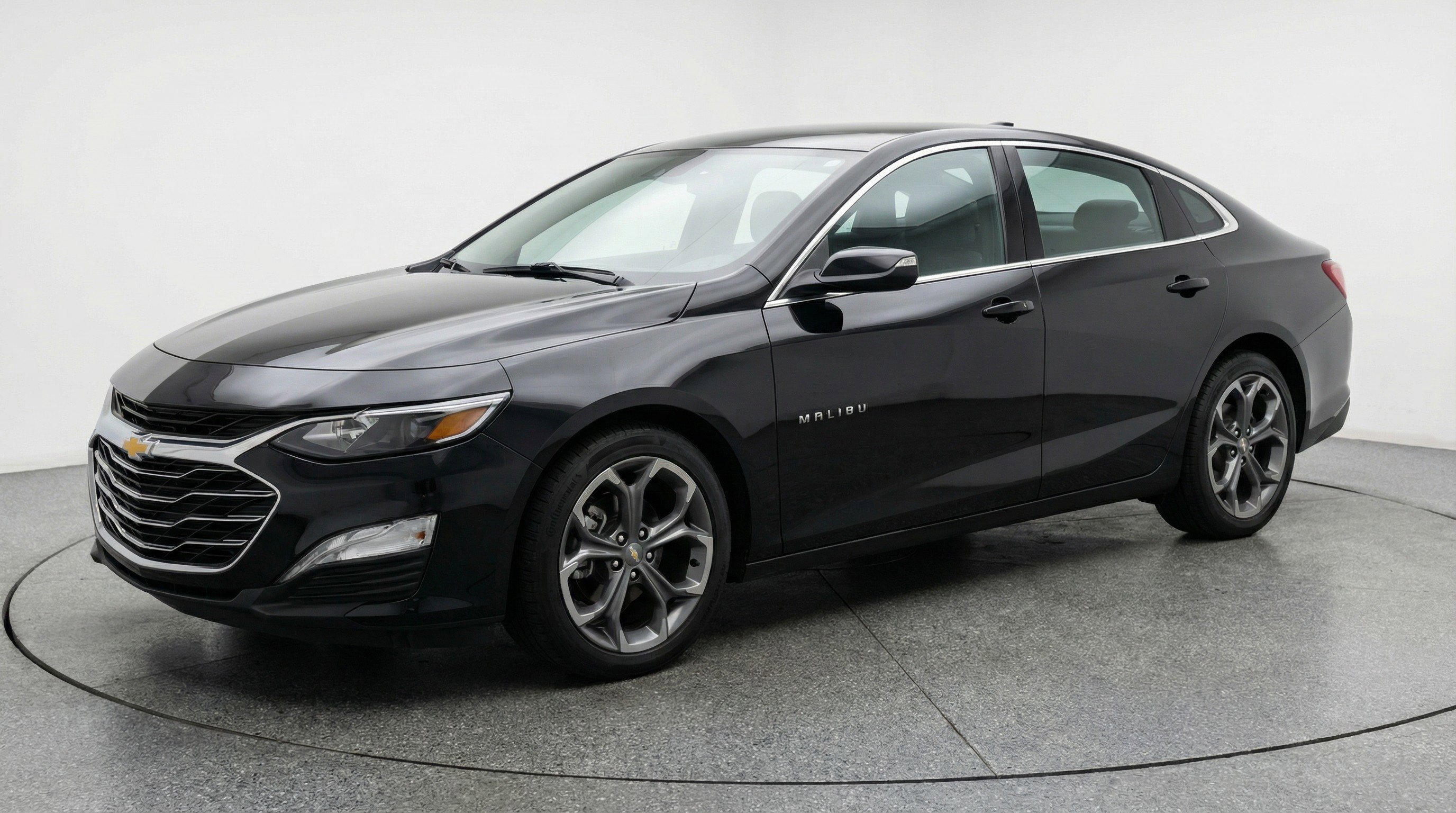 Used 2024 Chevrolet Malibu LT image 3