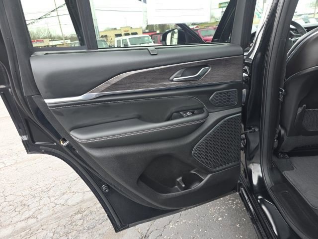 Used 2024 Jeep Grand Cherokee Overland w/ Adv Protech Group III image 39