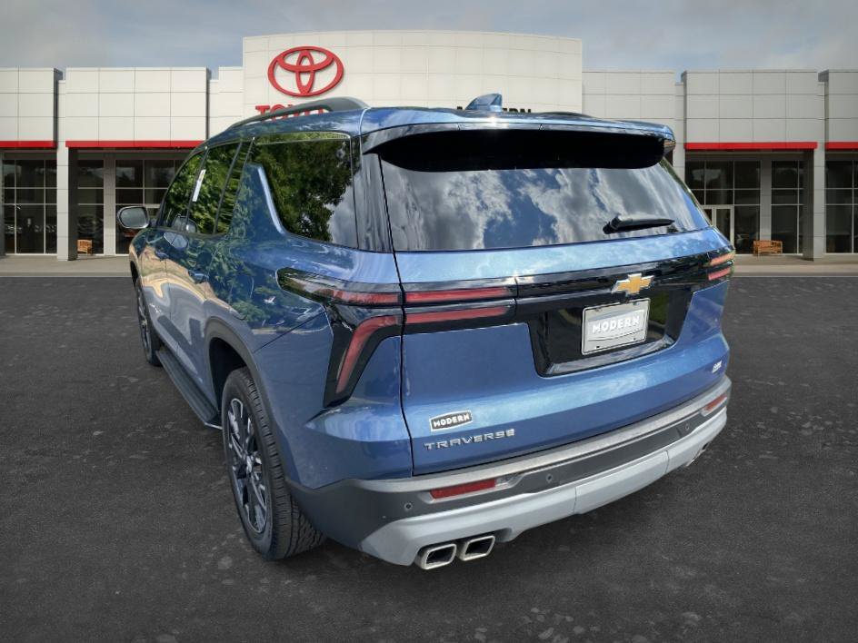 Used 2025 Chevrolet Traverse LT w/ Sun and Wheel Package FWD image 7