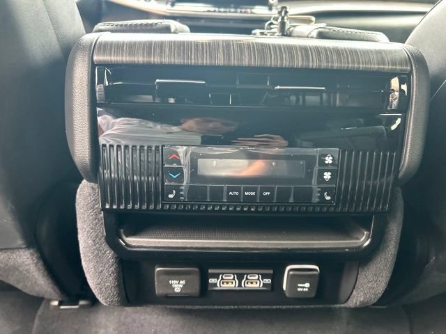 Used 2024 Jeep Wagoneer Series II w/ Flexible Seating Group AWD/4WD image 15