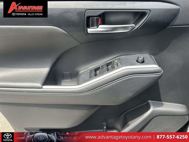 Used 2023 Toyota Highlander XLE AWD/4WD image 22