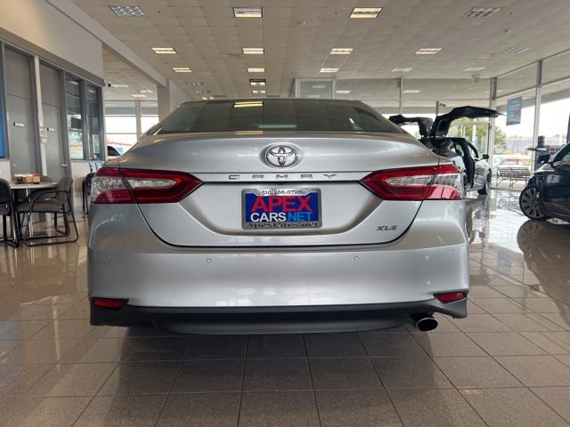 Used 2018 Toyota Camry XLE FWD image 7