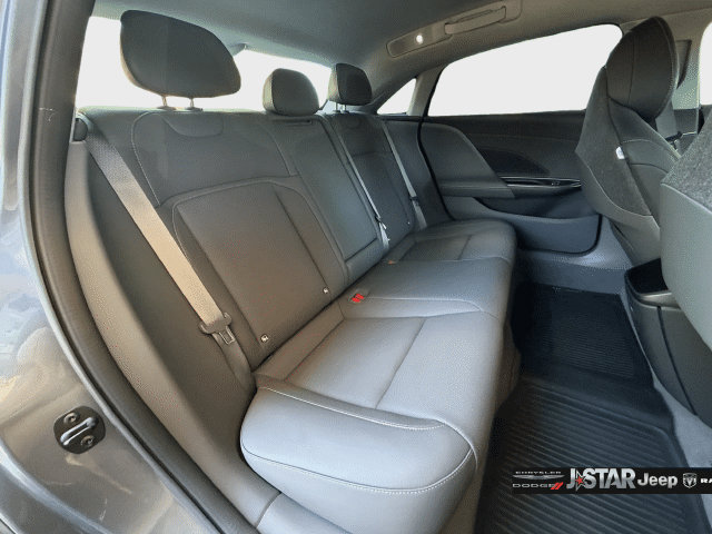 Used 2025 Lucid Air Pure RWD image 22