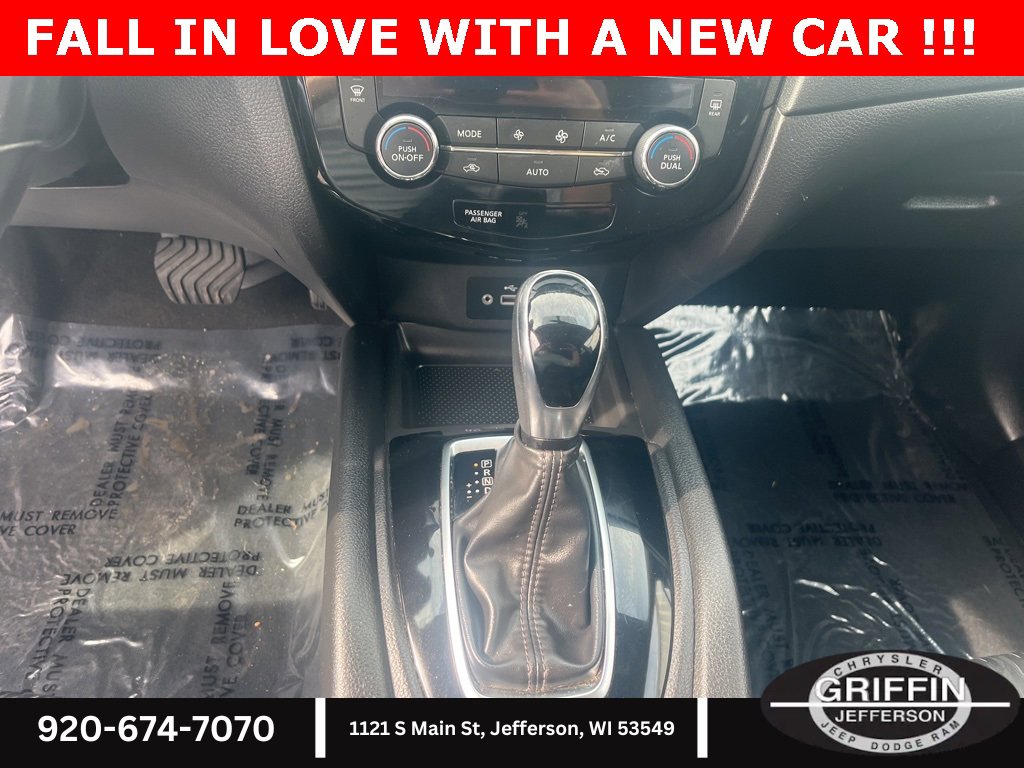 Used 2018 Nissan Rogue SV image 11