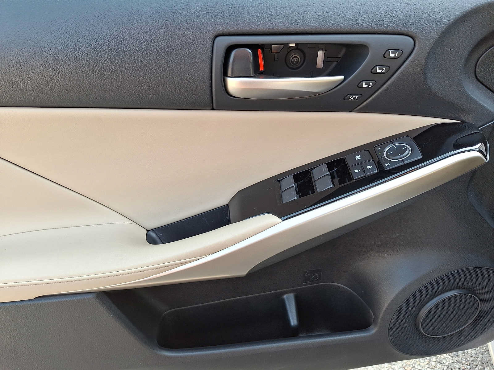 Used 2018 Lexus IS 300 AWD w/ Comfort Package image 10