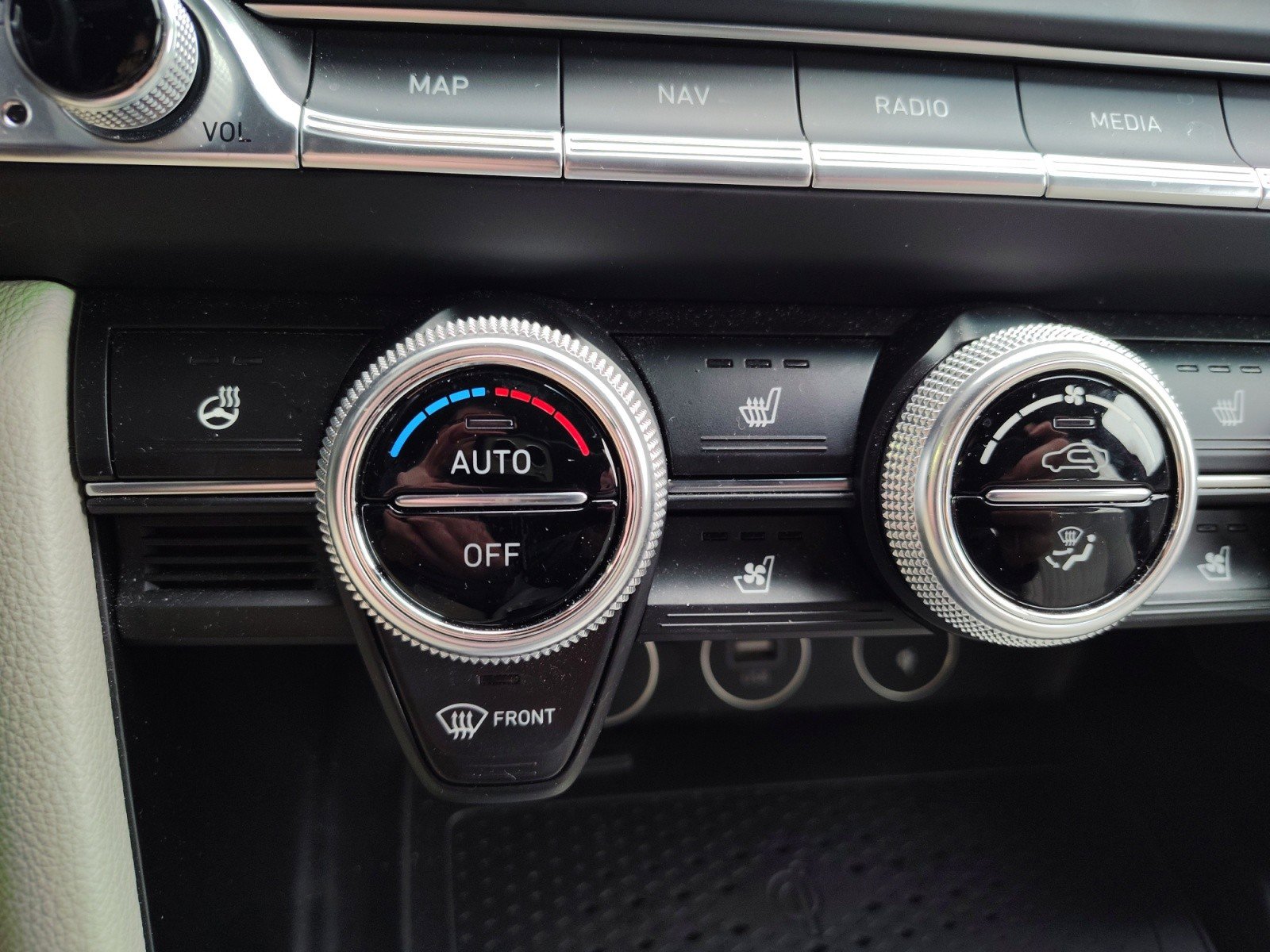 Used 2023 Genesis G70 2.0T w/ Sport Prestige Package AWD/4WD image 26