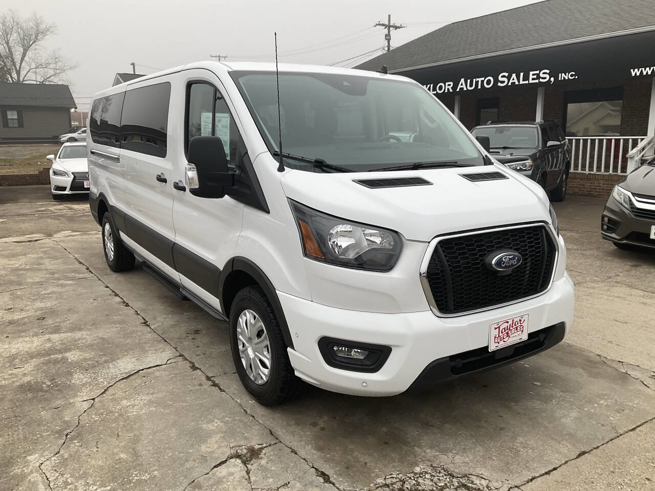 Used 2023 Ford Transit 350 XLT image 1