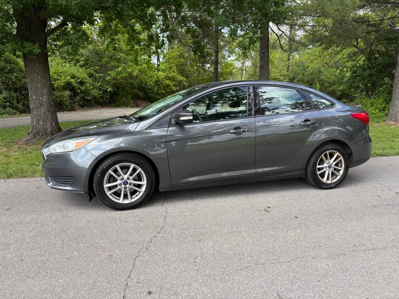 Used 2017 Ford Focus SE FWD image 3