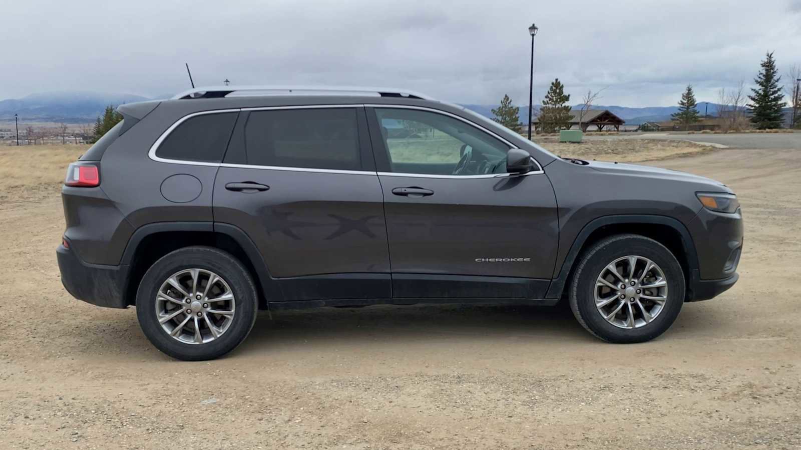 Used 2020 Jeep Cherokee Latitude Lux w/ Quick Order Package 26H Lux image 9