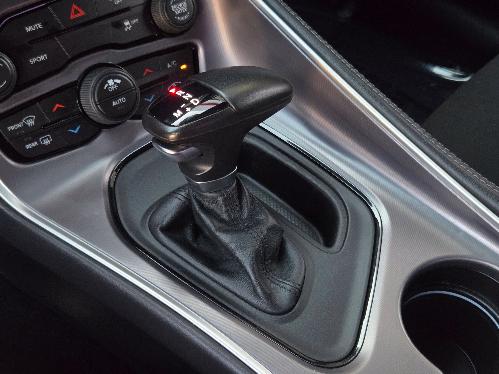 Used 2019 Dodge Challenger SXT w/ Blacktop Package RWD image 18