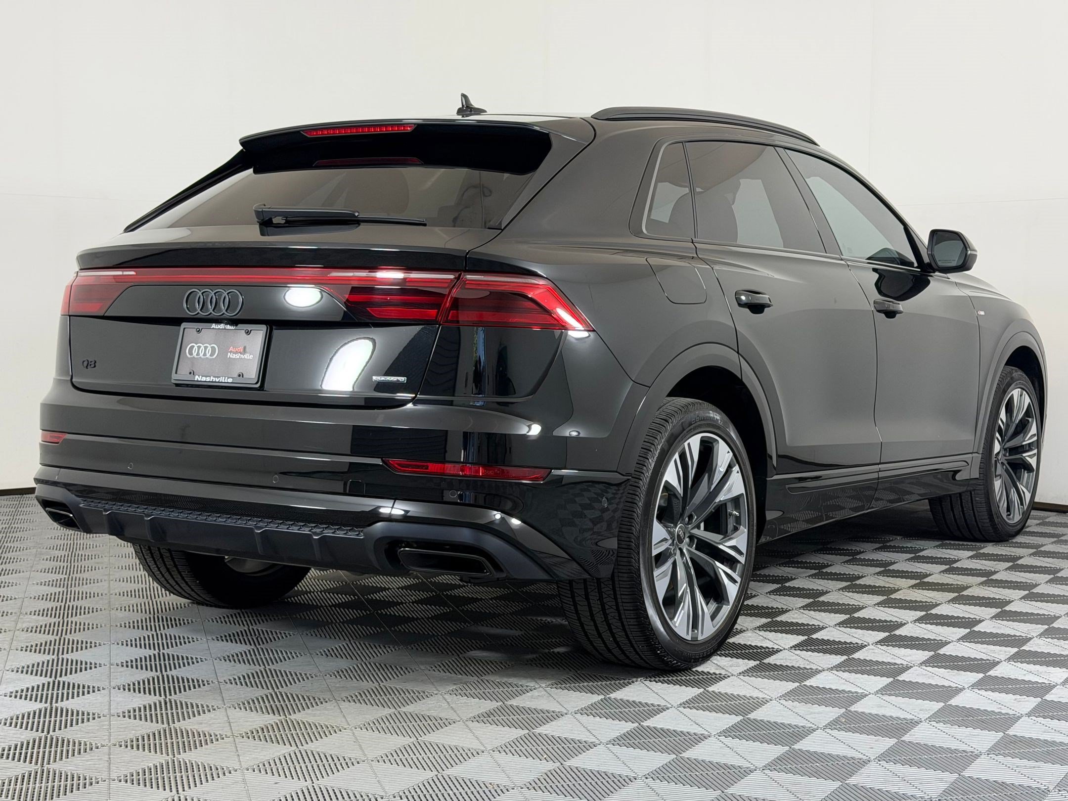 Used 2025 Audi Q8 Premium Plus AWD/4WD image 9