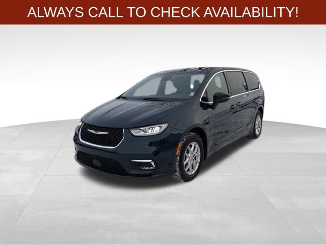 Used 2024 Chrysler Pacifica Touring image 3