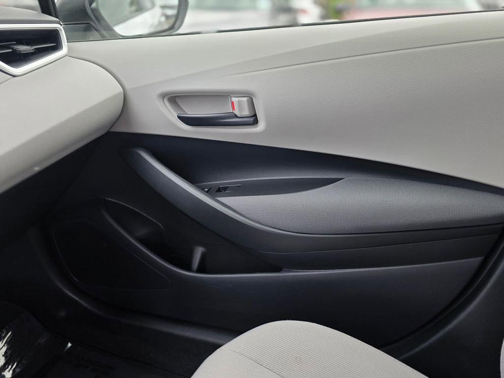 Used 2022 Toyota Corolla LE w/ Carpet Mat Package (TMS) image 25