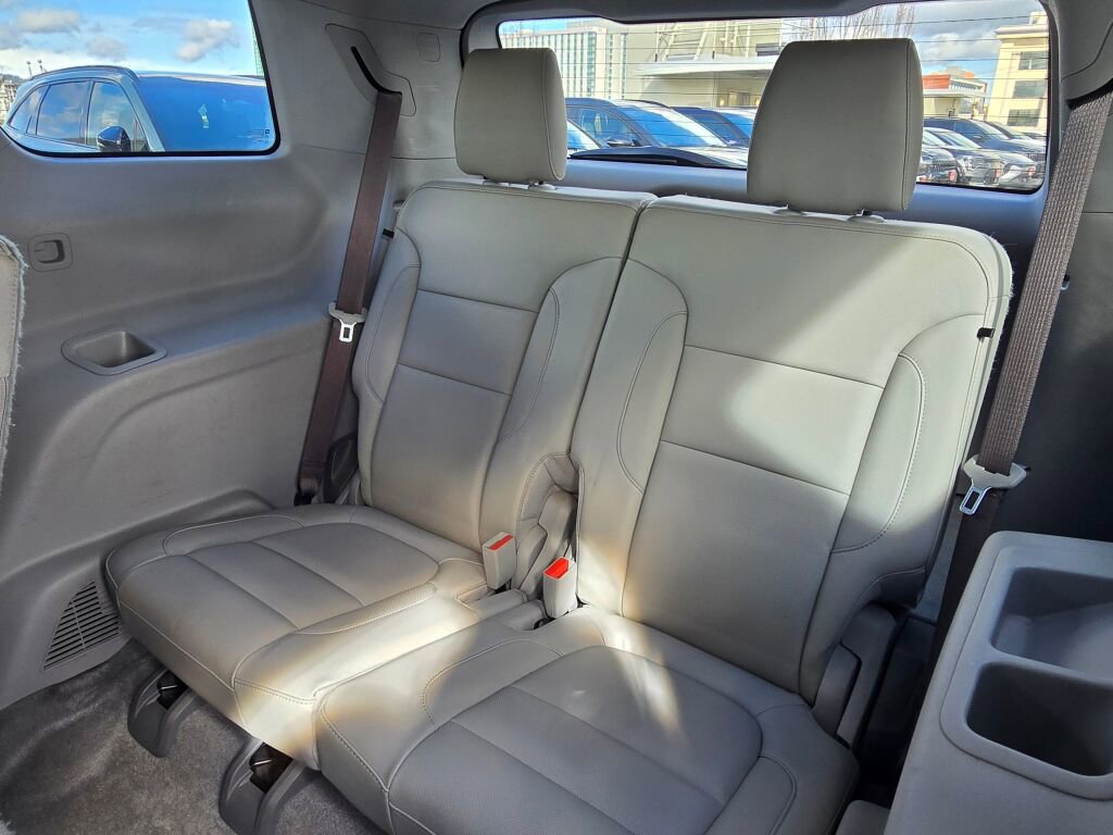 Used 2017 GMC Acadia SLT image 18