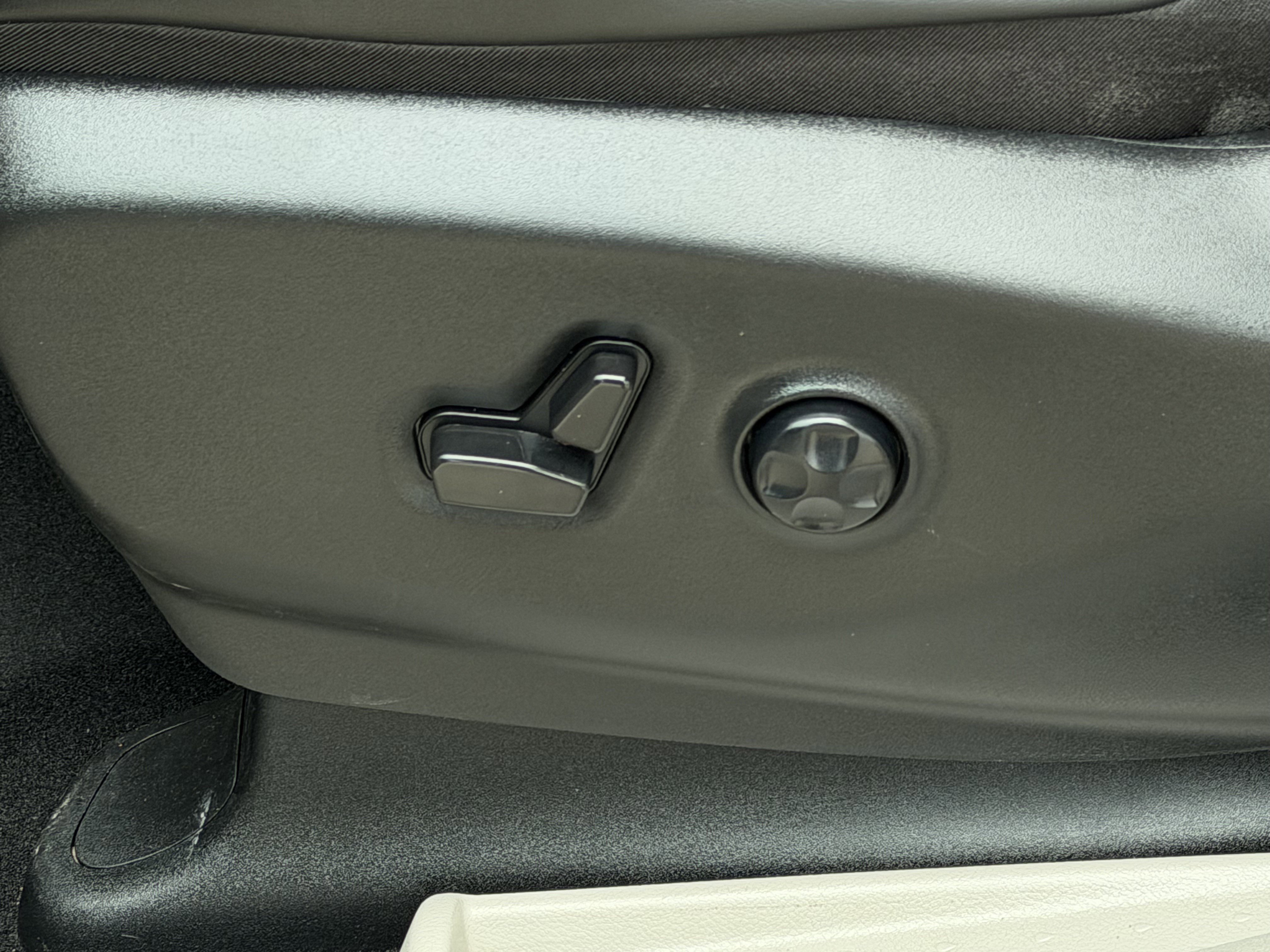 Used 2024 Chrysler Pacifica Limited FWD image 18