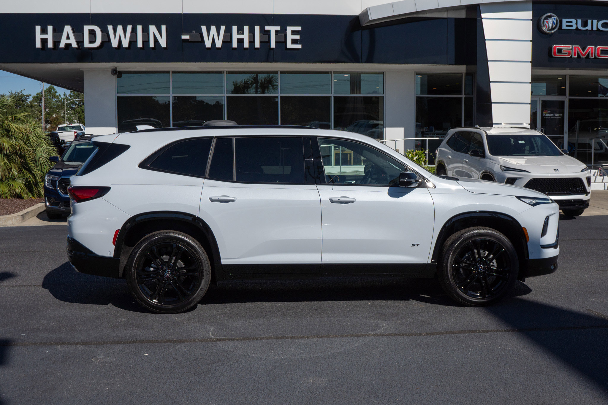 New 2026 Buick Enclave Sport Touring w/ Super Cruise Package image 2