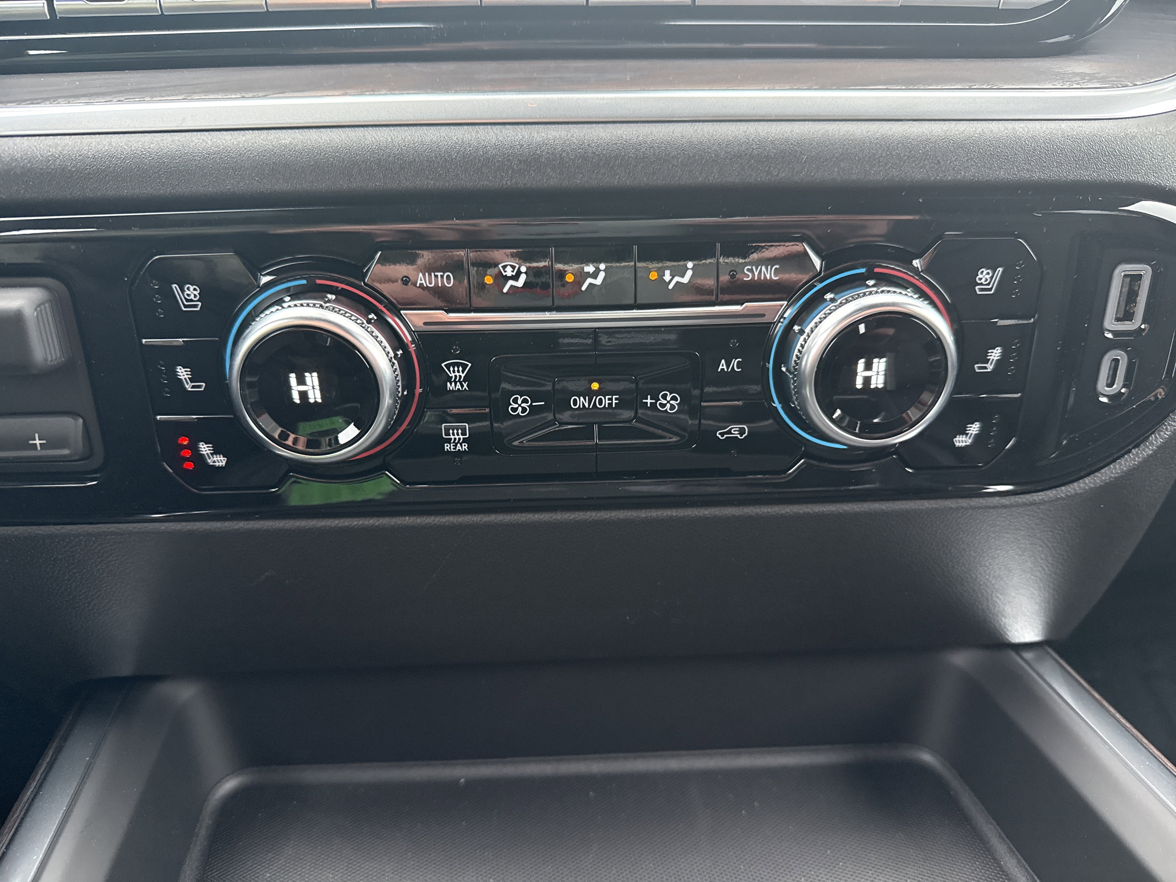 New 2026 GMC Sierra 2500 SLT w/ SLT Convenience Package image 28