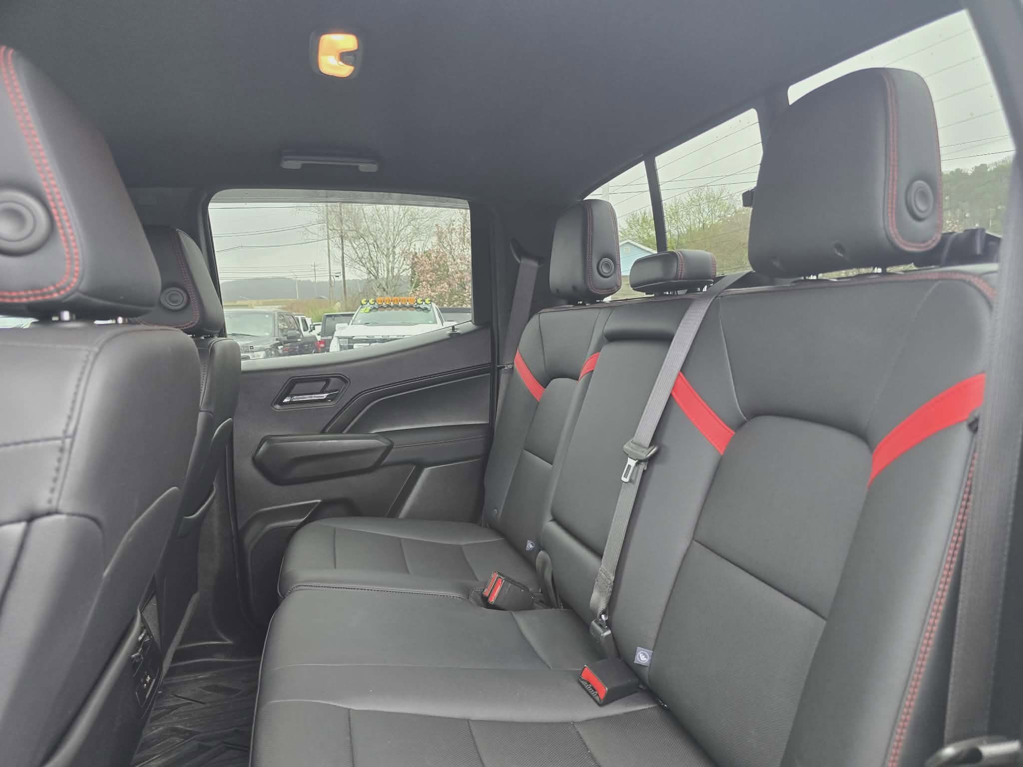 Used 2024 Chevrolet Colorado Z71 w/ Z71 Convenience Package 2 AWD/4WD image 14