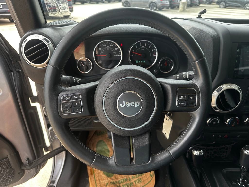Used 2018 Jeep Wrangler Unlimited Rubicon w/ Connectivity Group AWD/4WD image 11