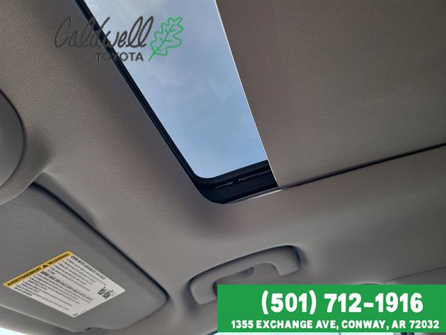 Used 2024 GMC Terrain SLT image 23