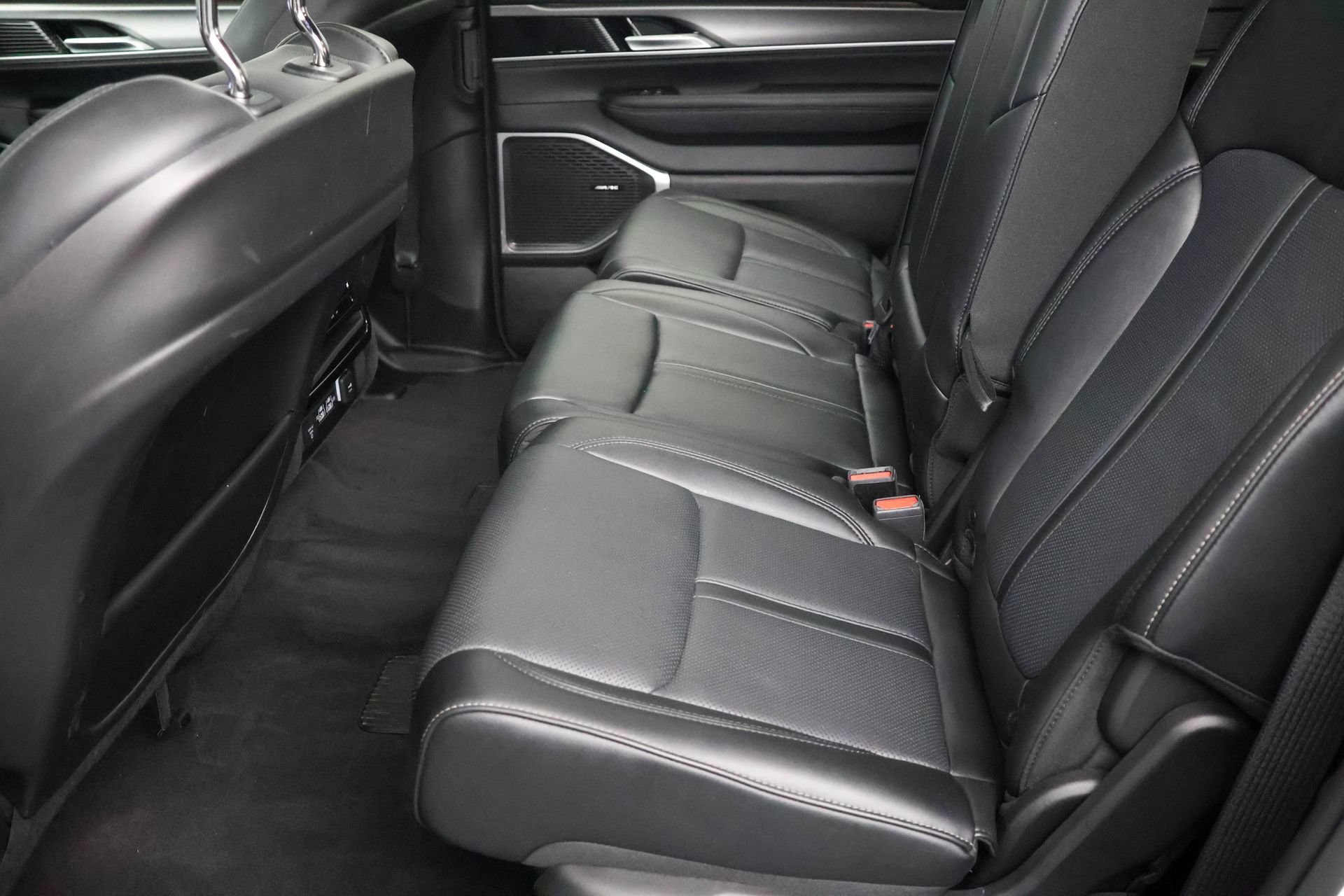 Used 2025 Jeep Wagoneer L Series II w/ Premium Group I AWD/4WD image 20