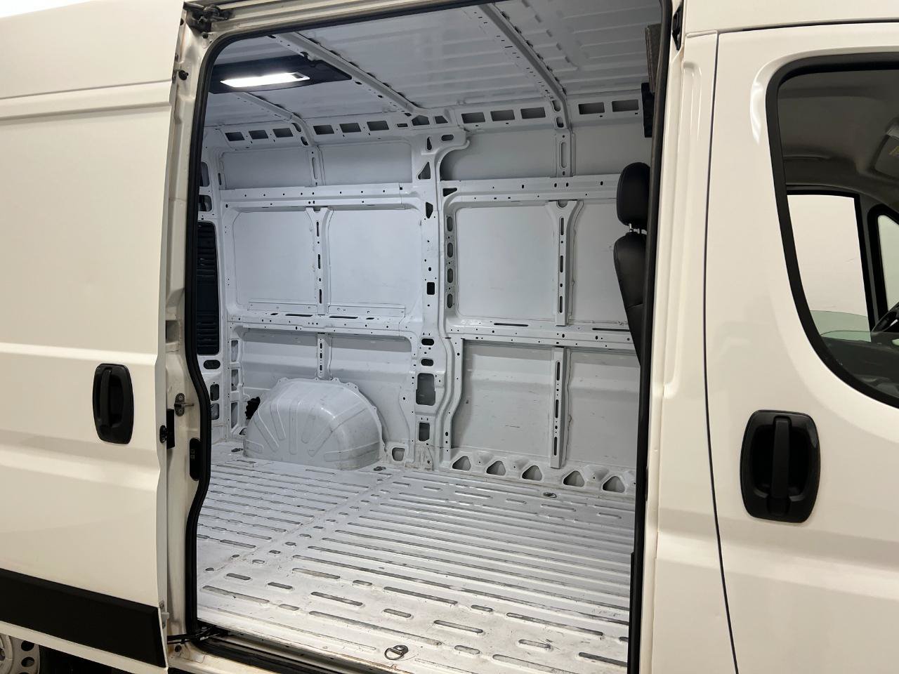 Used 2025 RAM ProMaster 2500 w/ Convenience Group FWD image 22