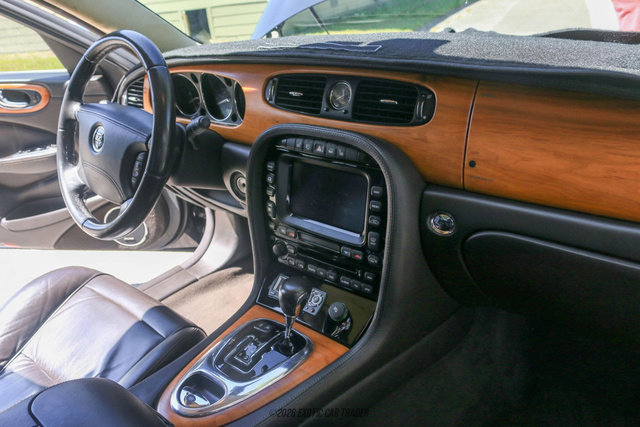 Used 2006 Jaguar XJ Vanden Plas Super V8 Portfolio RWD image 42
