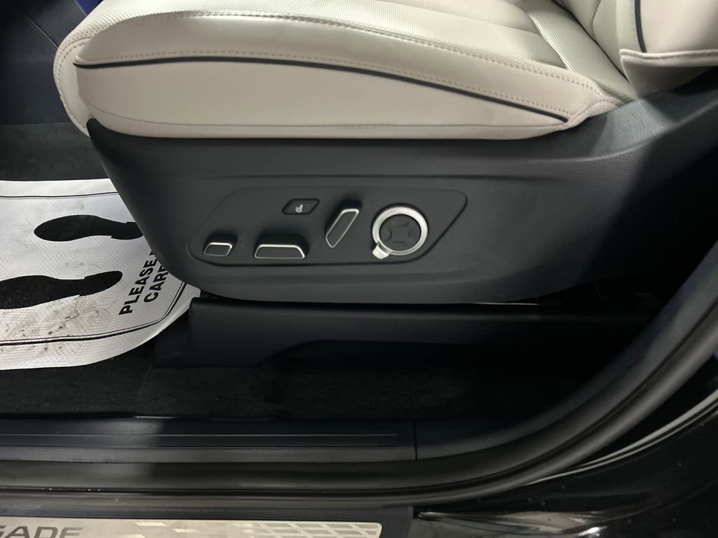 Used 2025 Hyundai Palisade Calligraphy image 11