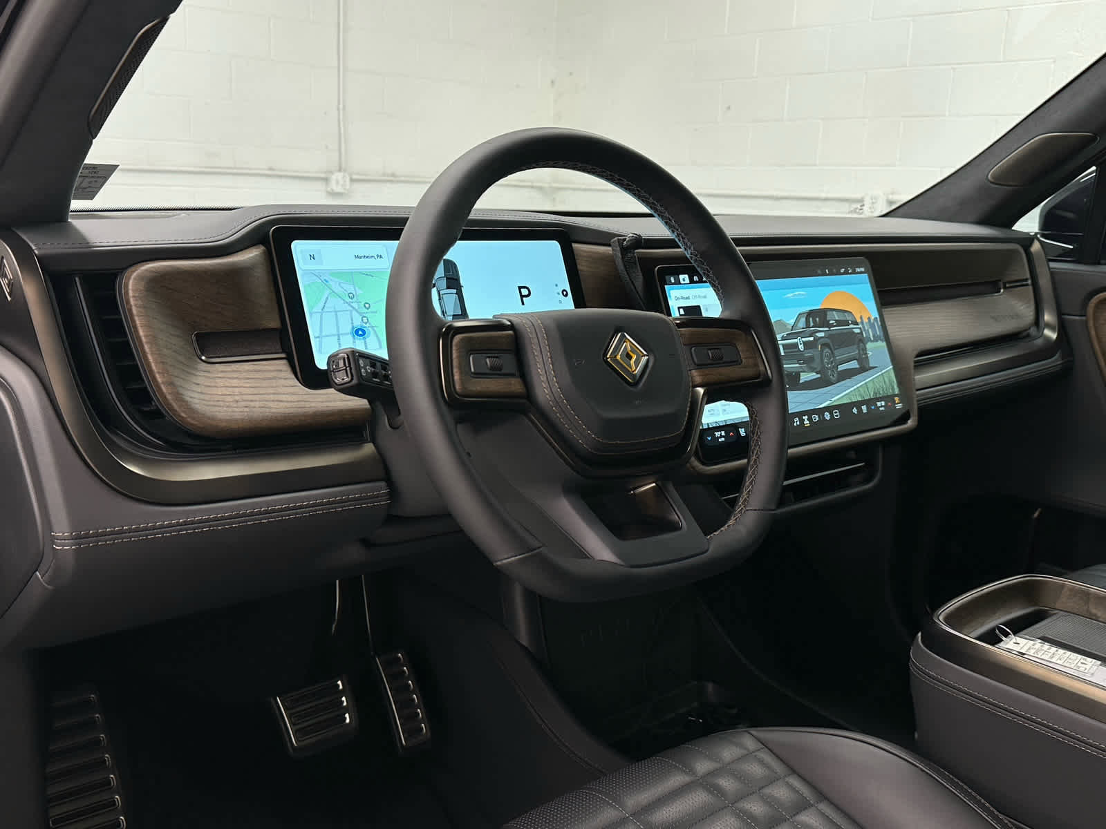 Used 2026 Rivian R1S Premium image 10