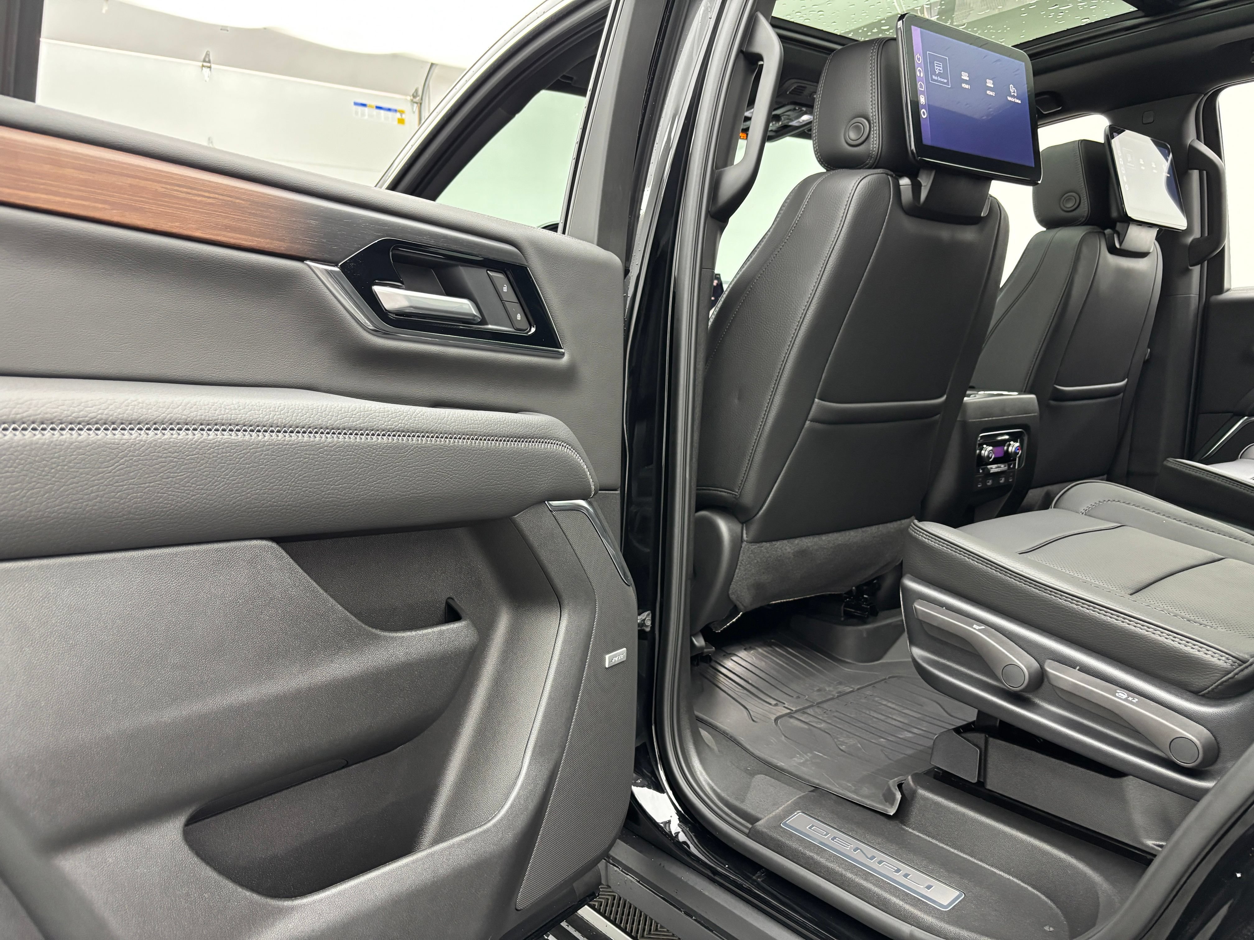 New 2026 GMC Yukon Denali w/ Denali Reserve Package AWD/4WD image 49
