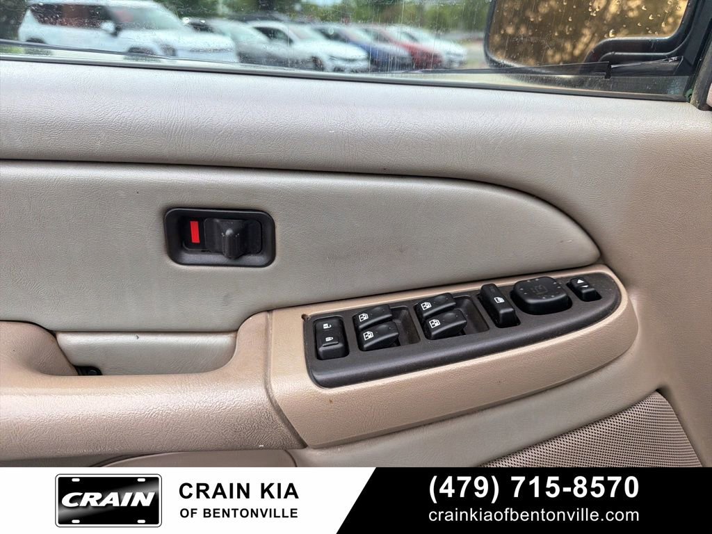 Used 2006 Chevrolet Silverado 1500 LT w/ Onstar Plus Package AWD/4WD image 12