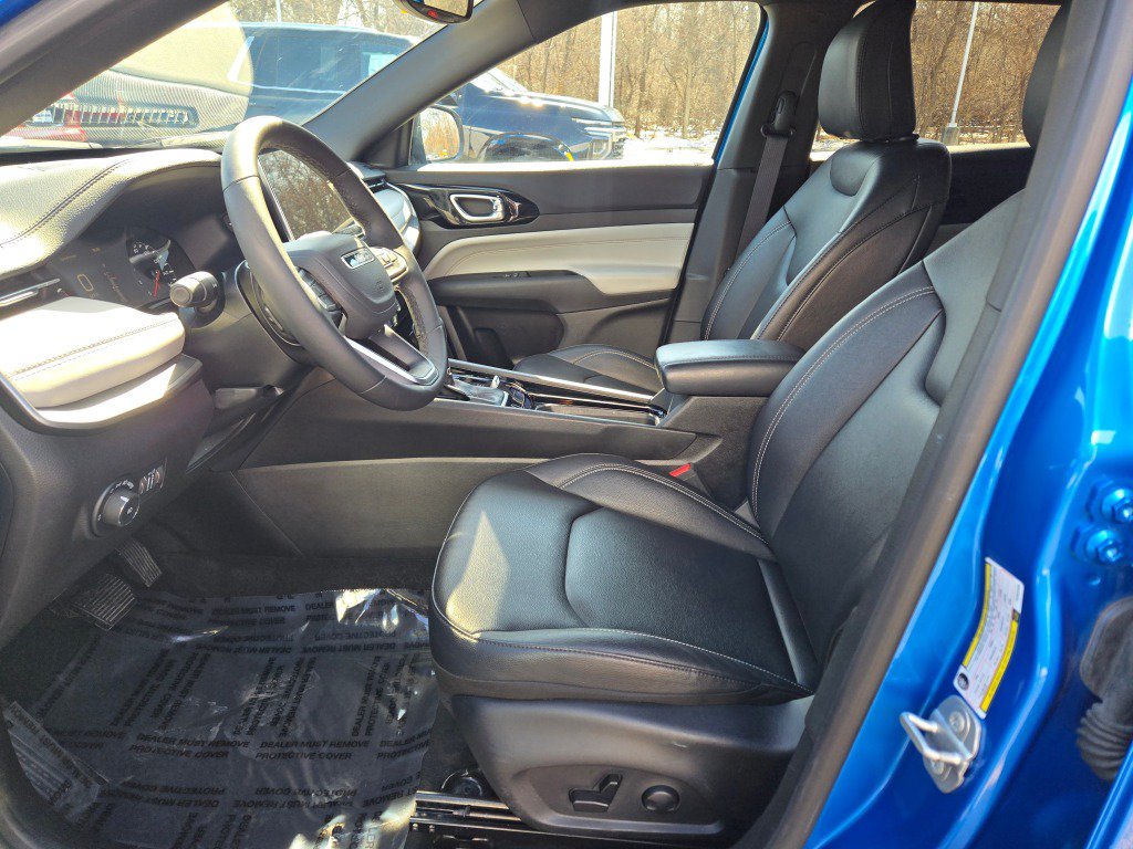 Used 2025 Jeep Compass Limited AWD/4WD image 22