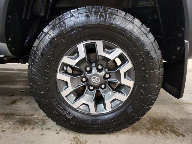 Used 2020 Toyota Tacoma TRD Off-Road w/ Technology Package image 25