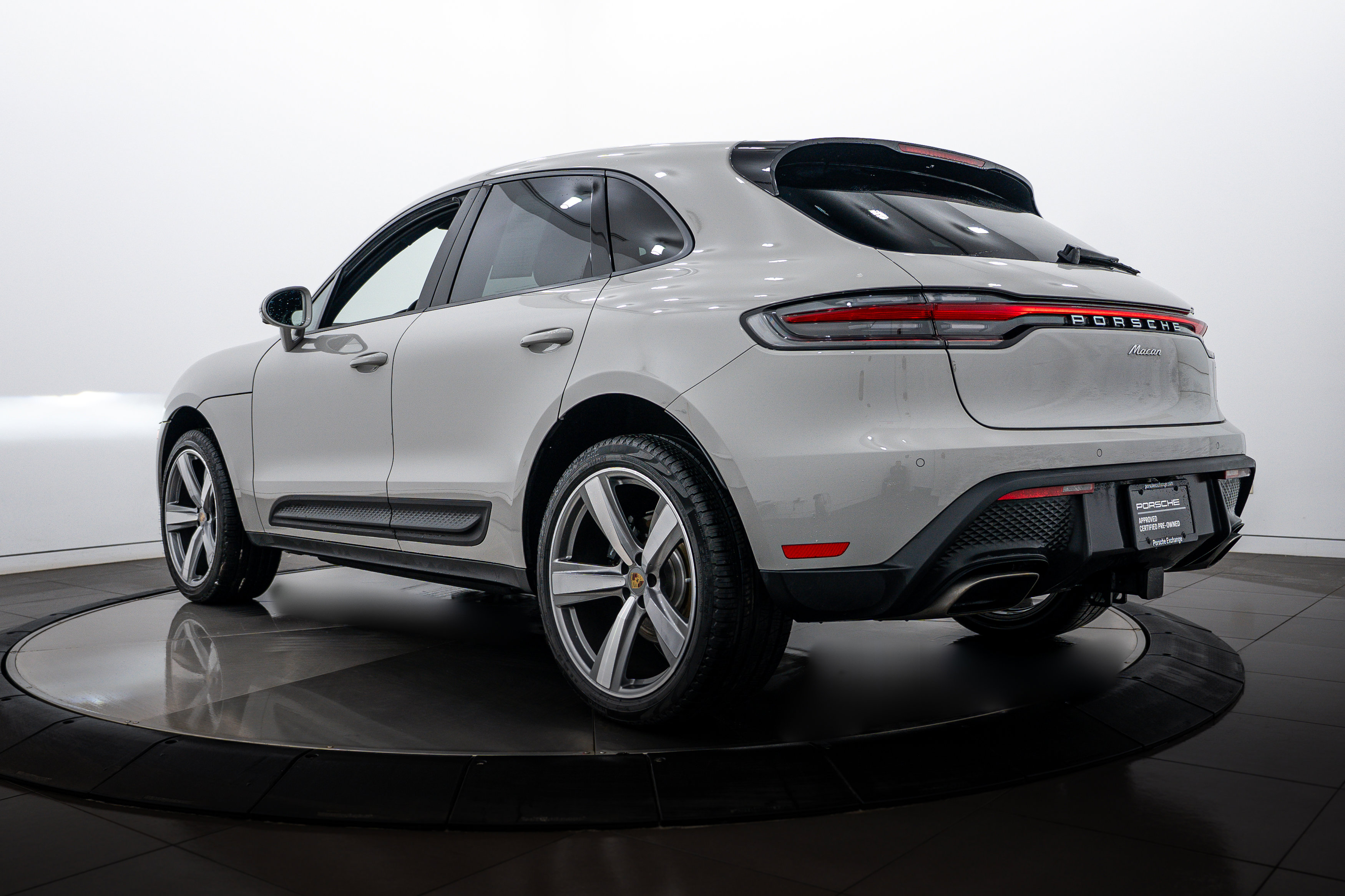 Certified 2026 Porsche Macan image 3