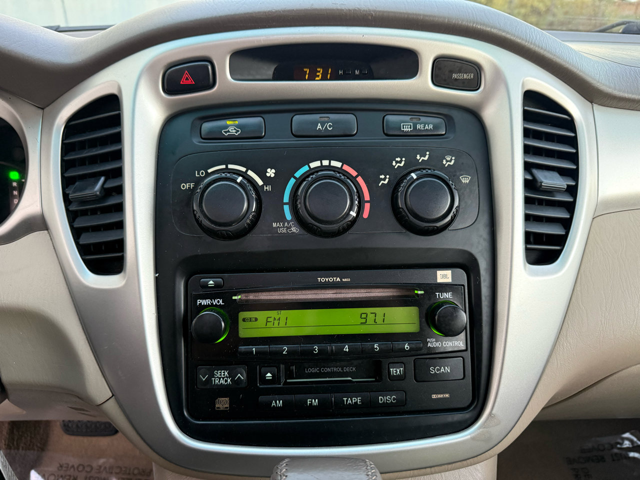 Used 2005 Toyota Highlander 4WD V6 w/ 3rd Row image 26