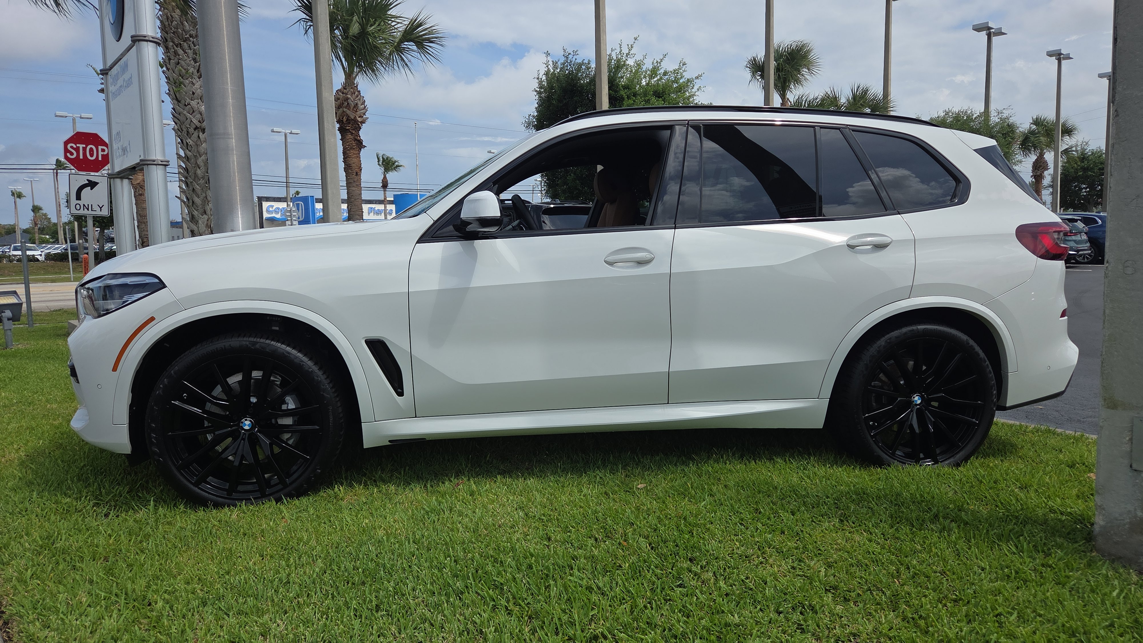 Certified 2023 BMW X5 sDrive40i w/ M Sport Package RWD image 2
