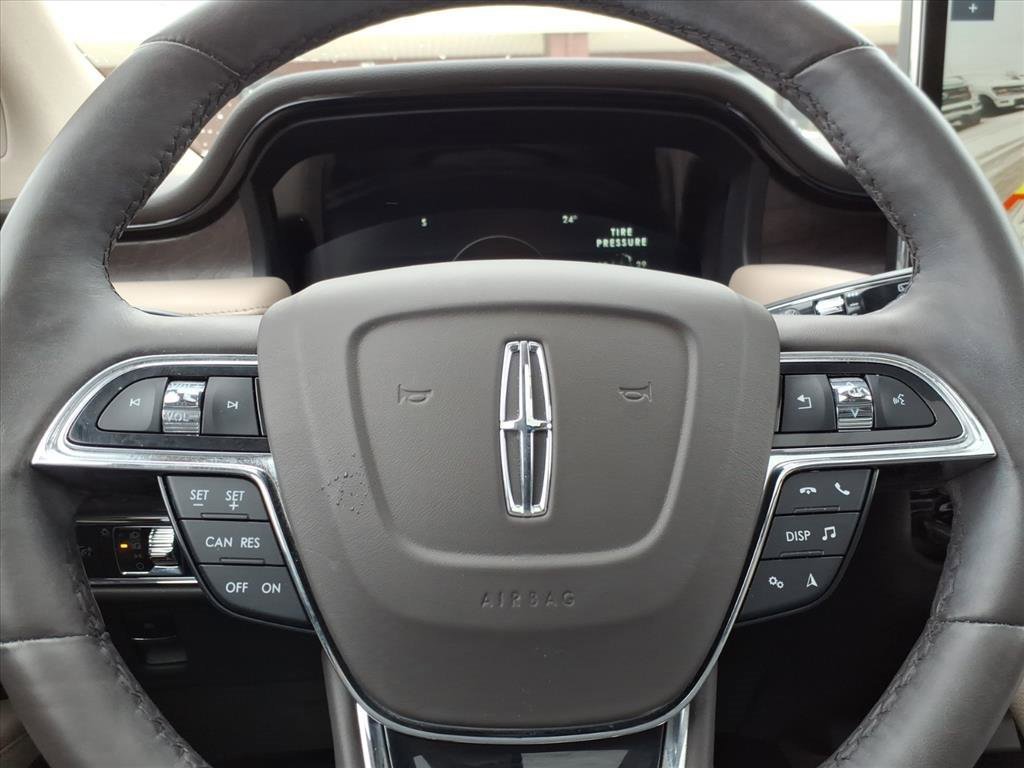 Used 2023 Lincoln Nautilus Reserve image 18